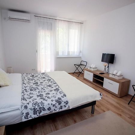 Helios Apartman Szeged Appartamento Esterno foto