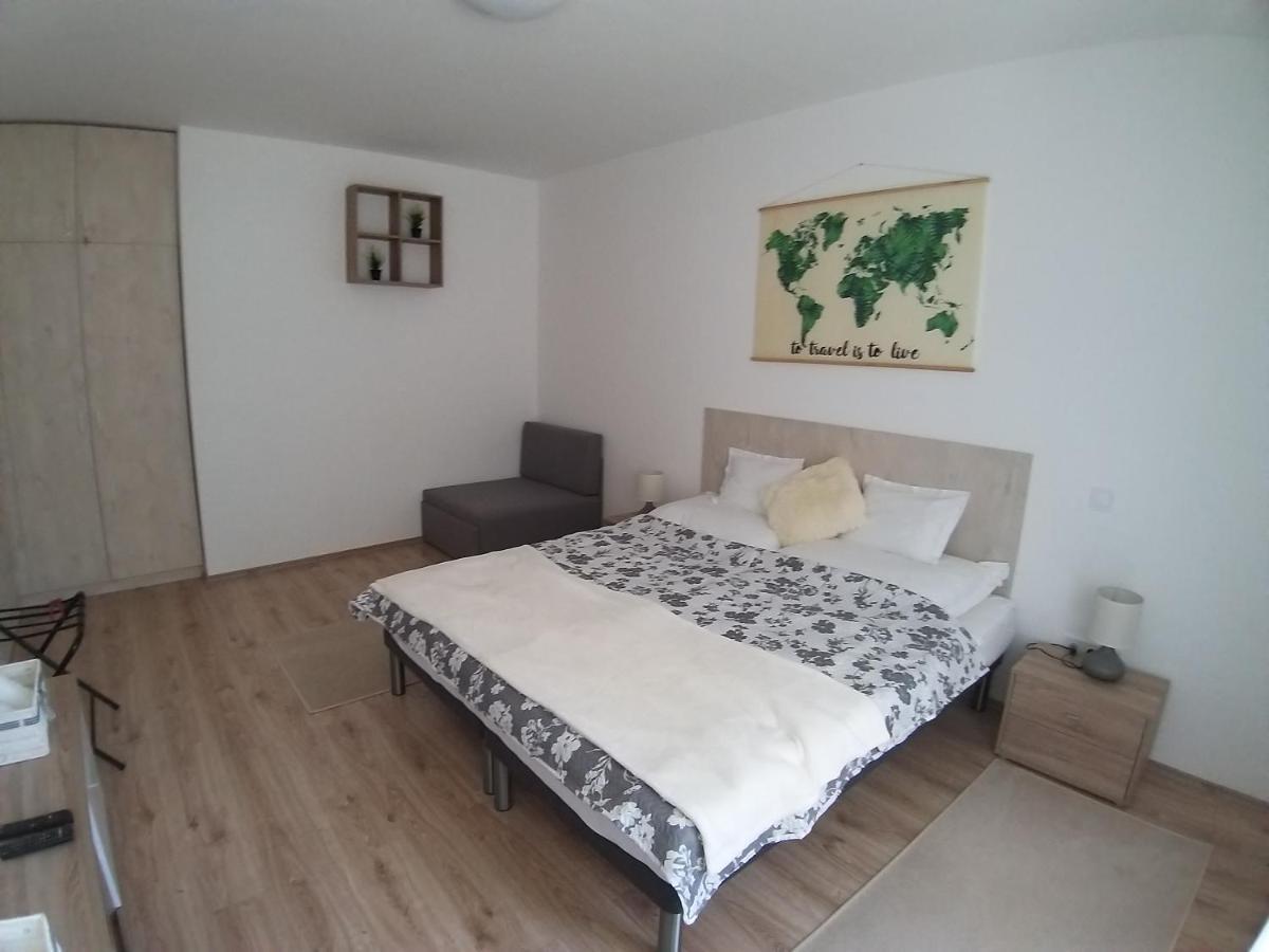 Helios Apartman Szeged Appartamento Esterno foto